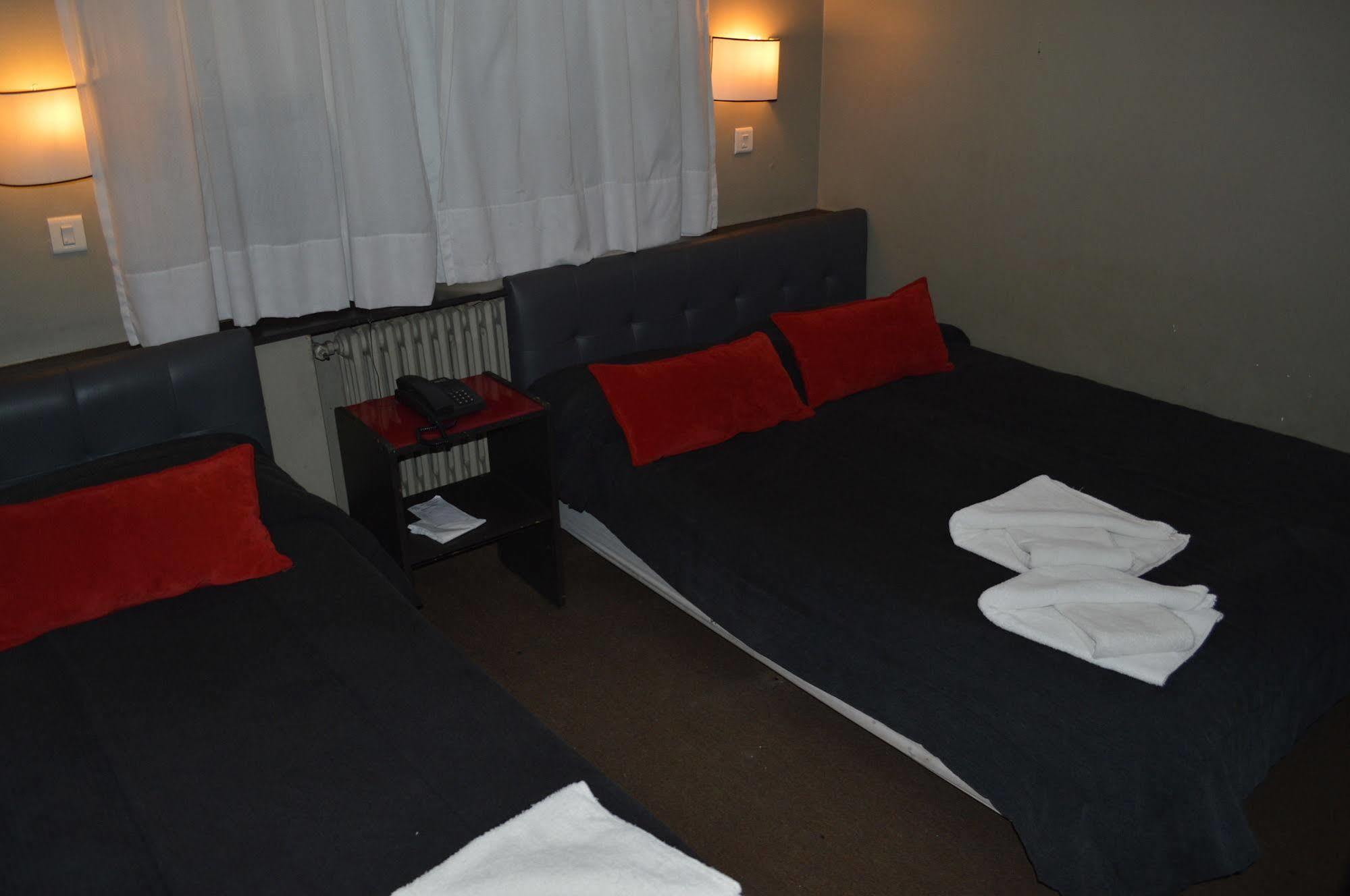Hotel Petit *