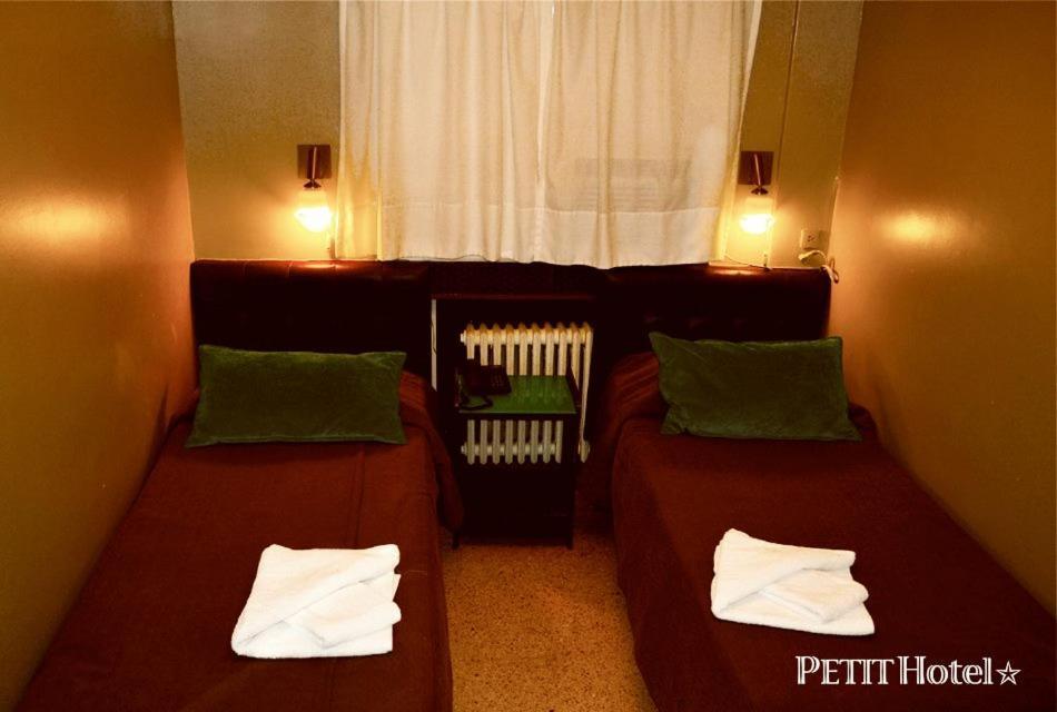 Petit Hotel *